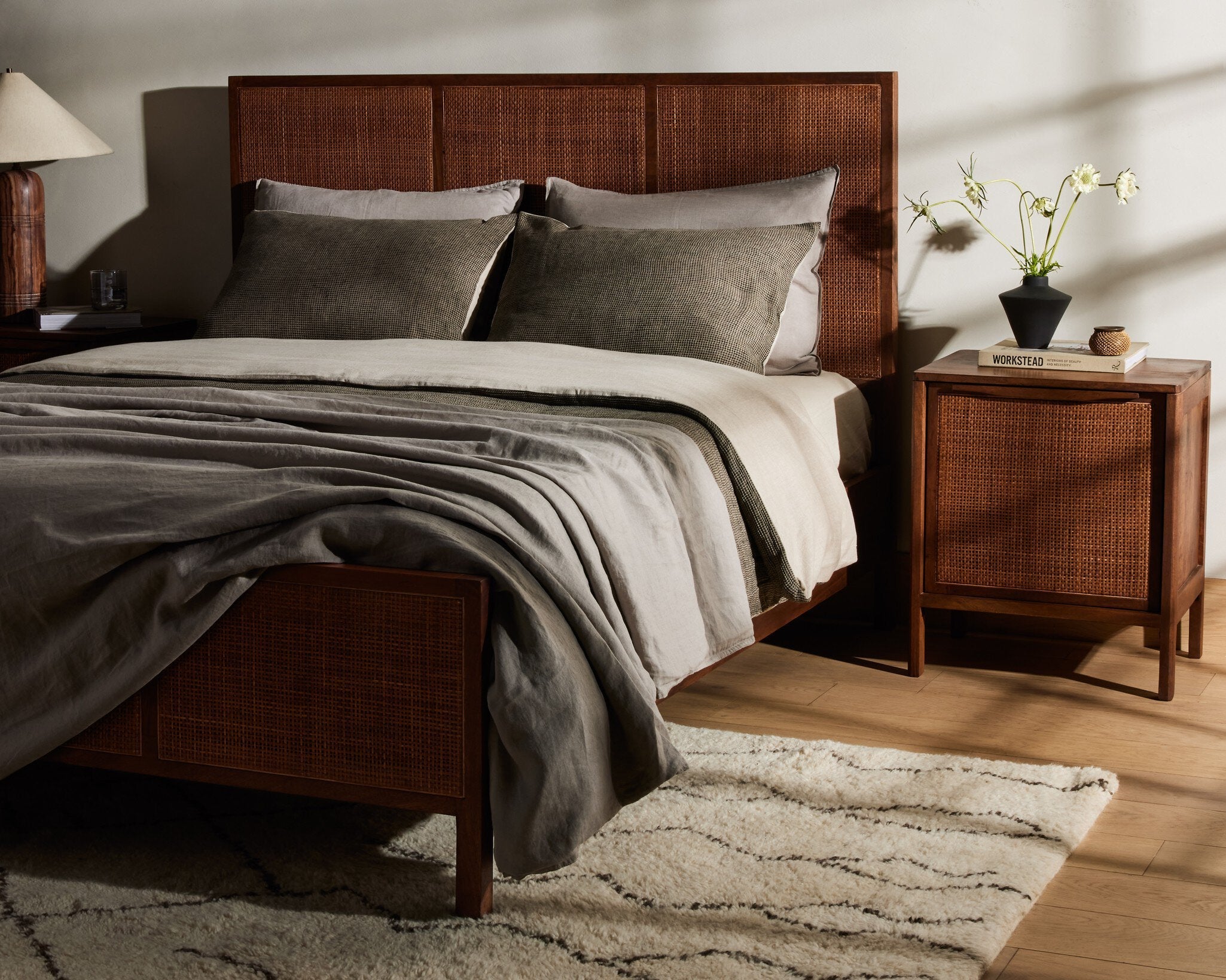 Delores Bed