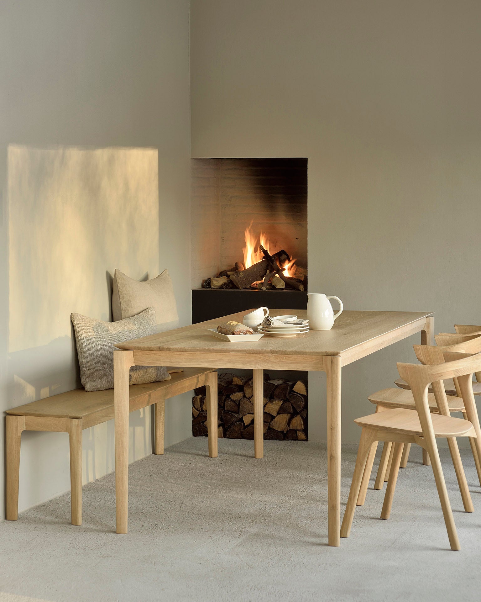 Bard Dining Table