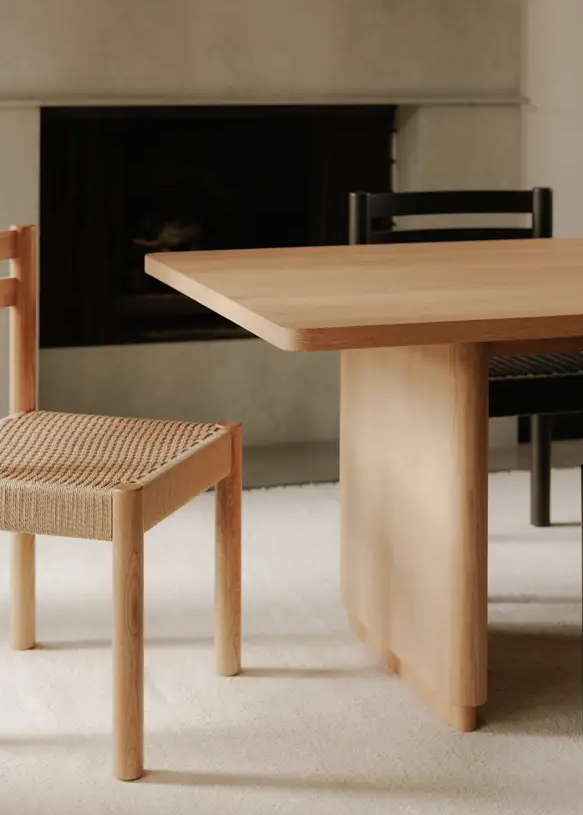 Ease Dining Table